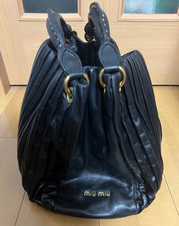 ミュウミュウ  （ブランドバッグ）の商品画像 - 査定依頼日：2026年1月5日 - 最高査定価格：35,000円