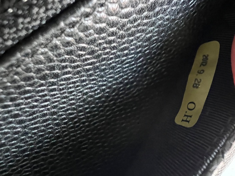 マトラッセル　キャビアスキンチェーンウォレット（ブランドバッグ）の商品画像 - 査定依頼日：2025年10月28日 - 最高査定価格：350,000円