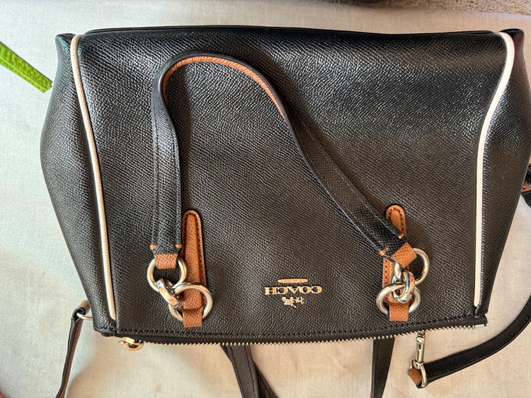 カバン（ブランドバッグ）の商品画像 - 査定依頼日：2026年3月23日 - 最高査定価格：2,000円