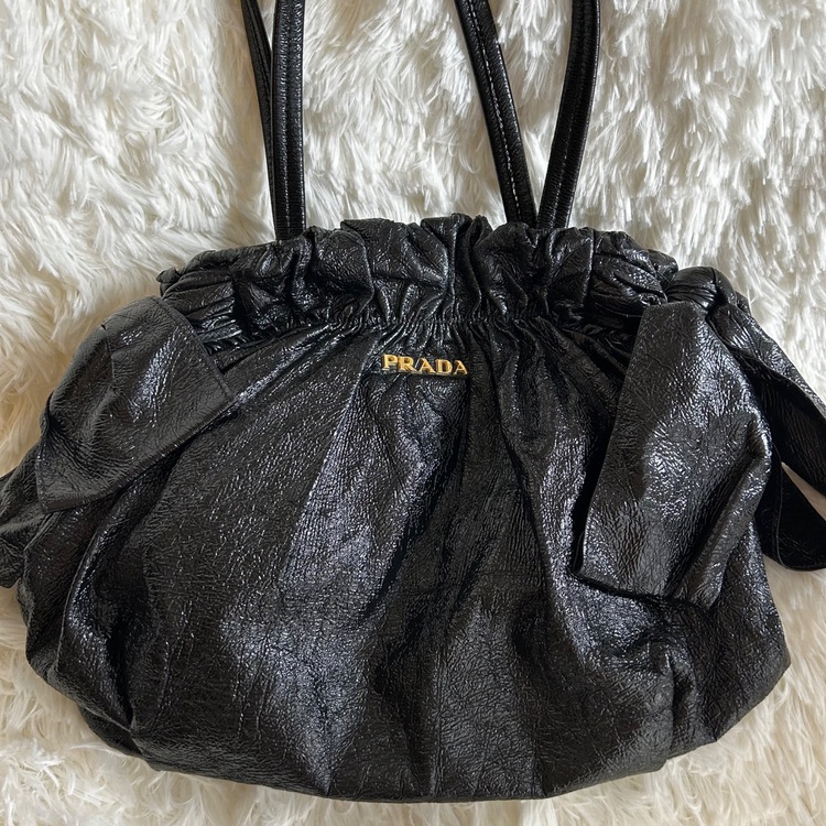 サイドリボン 2WAYトートバッグ　黒　レザー　ゴールド金具（ブランドバッグ）の商品画像 - 査定依頼日：2025年8月30日 - 最高査定価格：36,000円