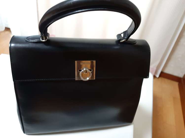 セリーヌマンテルハンドバッグ（ブランドバッグ）の商品画像 - 査定依頼日：2022年9月7日 - 最高査定価格：41,000円