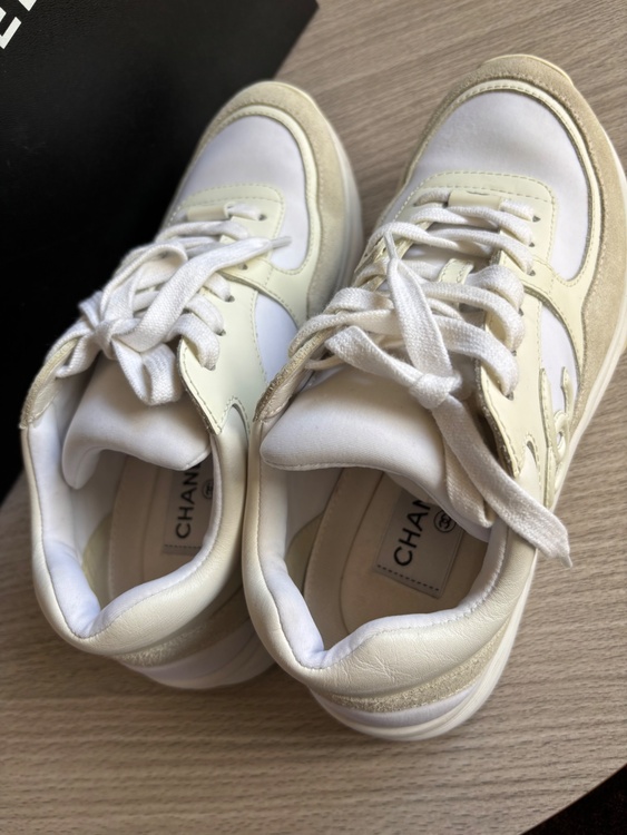 スニーカー（古着・ファッション）の商品画像 - 査定依頼日：2025年12月15日 - 最高査定価格：10,000円