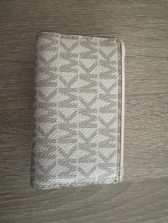 マイケルコース　キーケース（ブランド財布・小物）の商品画像 - 査定依頼日：2025年6月17日 - 最高査定価格：3,000円