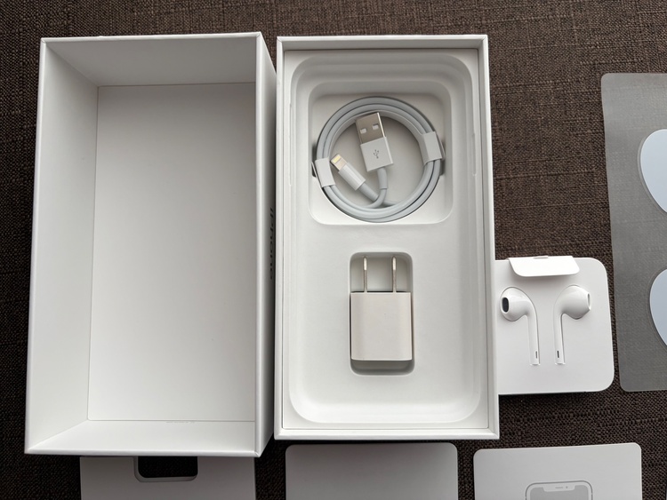 iPhone iPhoneXR 128GB Softbank（スマホ）の商品画像 - 査定依頼日：2026年7月5日 - 最高査定価格：10,000円