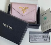 美品プラダ ピンク 三つ折り財布 サフィアーノ ミニ財布 レディース PRADA（ブランド財布・小物）の商品画像 - 査定依頼日：2024年3月11日 - 最高査定価格：12,400円