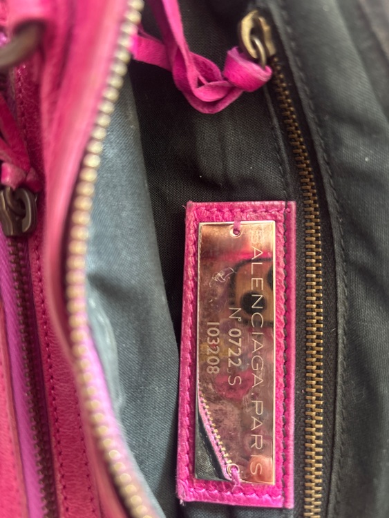 ザ・ファースト エディターズバッグ ハンドバッグ フーシャピンク 103208-（ブランドバッグ）の商品画像 - 査定依頼日：2025年7月8日 - 最高査定価格：40,000円