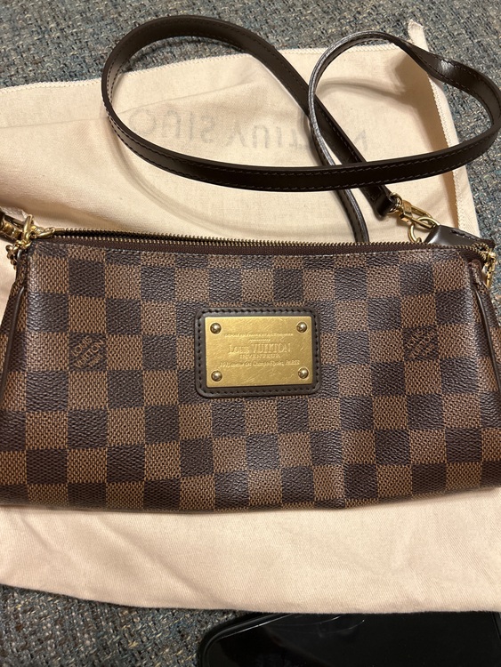 エヴァ（ブランドバッグ）の商品画像 - 査定依頼日：2025年8月30日 - 最高査定価格：143,000円