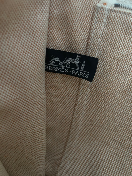 プールトゥ　大（ブランドバッグ）の商品画像 - 査定依頼日：2025年12月20日 - 最高査定価格：23,000円