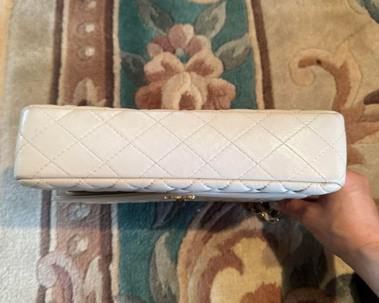 CHANEL アイボリー キルティング ショルダーバッグ（ブランドバッグ）の商品画像 - 査定依頼日：2025年7月30日 - 最高査定価格：200,000円