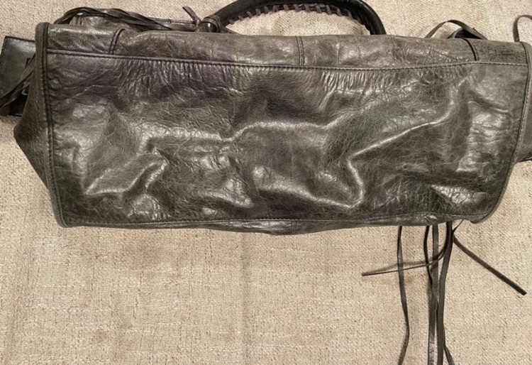 バレンシアガ  （ブランドバッグ）の商品画像 - 査定依頼日：2025年11月27日 - 最高査定価格：90,000円