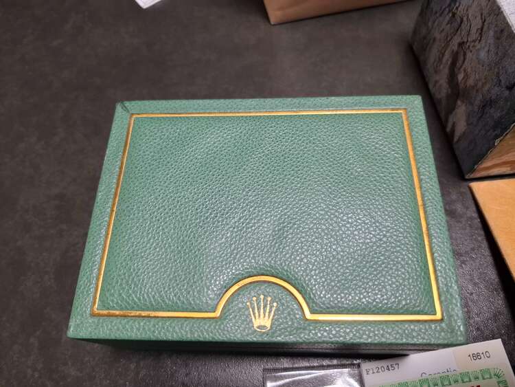 16610（高級時計）の商品画像 - 査定依頼日：2025年2月17日 - 最高査定価格：1,300,000円