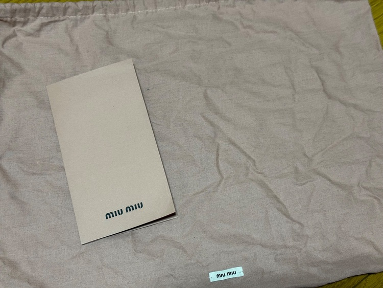 ミュウミュウ  （ブランドバッグ）の商品画像 - 査定依頼日：2025年9月20日 - 最高査定価格：210,000円