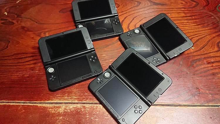 3DSLL 本体４個（ゲーム機本体・ゲームソフト）の商品画像 - 査定依頼日：2020年4月27日 - 最高査定価格：20,000円