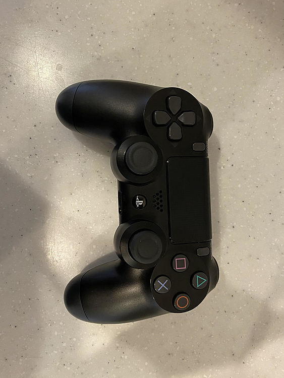 プレイステーション4本体 ジェットブラック(HDD1TB/CUH-2100BB1（ゲーム機本体・ゲームソフト）の商品画像 - 査定依頼日：2020年3月30日 - 最高査定価格：15,000円