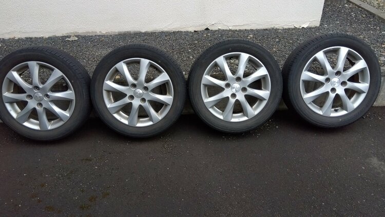 アルミホイール付き夏タイヤ（カー用品）の商品画像 - 査定依頼日：2026年4月12日 - 最高査定価格：5,000円