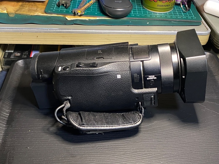 FDR-AX100（カメラ）の商品画像 - 査定依頼日：2026年3月8日 - 最高査定価格：70,000円