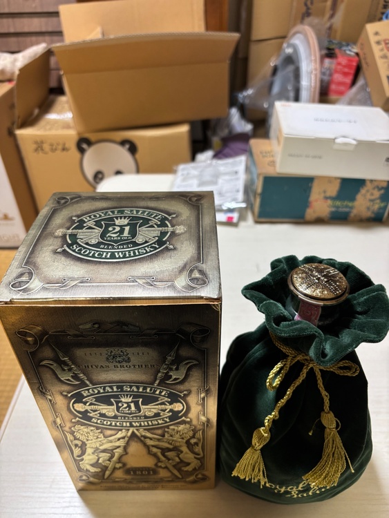 ロイヤルサルート（お酒）の商品画像 - 査定依頼日：2026年3月24日 - 最高査定価格：6,000円