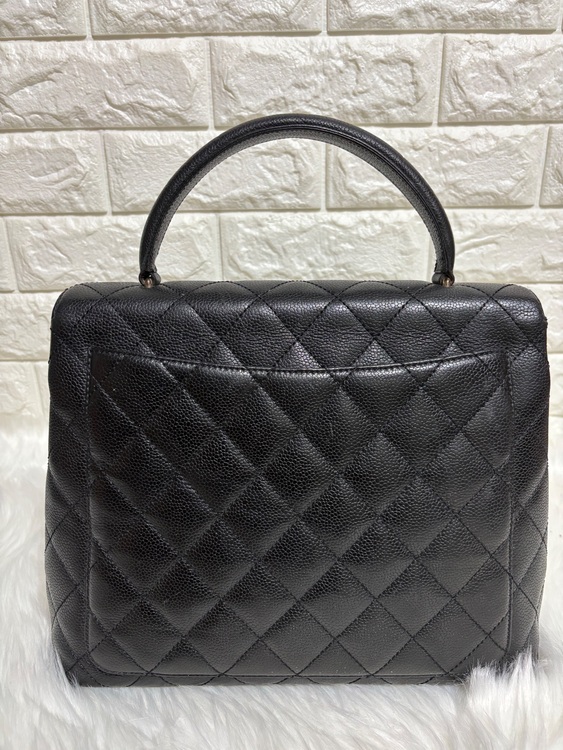 シャネル マトラッセ トップハンドル ハンドバッグ ターンロック ブラック キャ（ブランドバッグ）の商品画像 - 査定依頼日：2025年8月20日 - 最高査定価格：220,000円