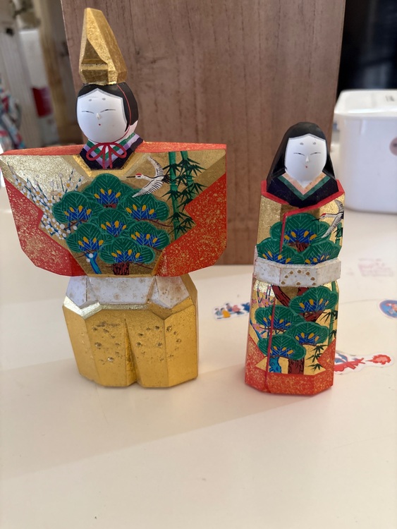 川口神泉作一刀彫り雛人形女雛男雛（美術品・骨董品）の商品画像 - 査定依頼日：2025年9月24日 - 最高査定価格：5,000円