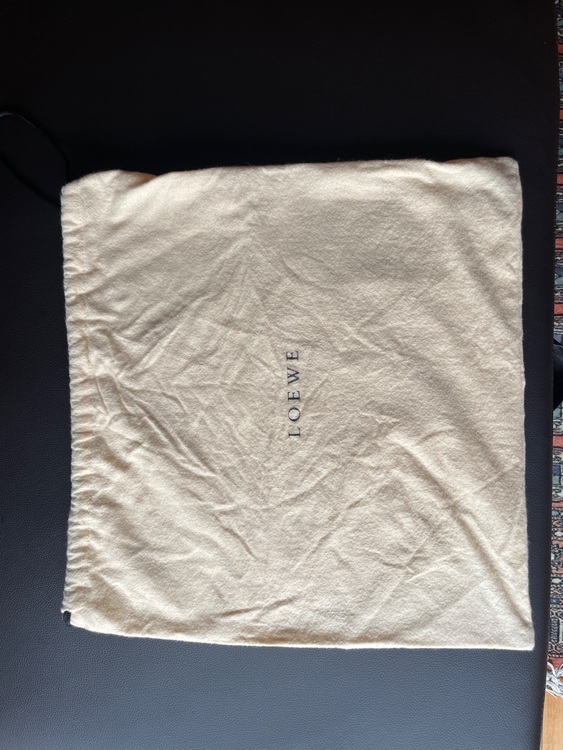 ロエベです。商品は写真のとおり（ブランドバッグ）の商品画像 - 査定依頼日：2025年9月10日 - 最高査定価格：20,000円