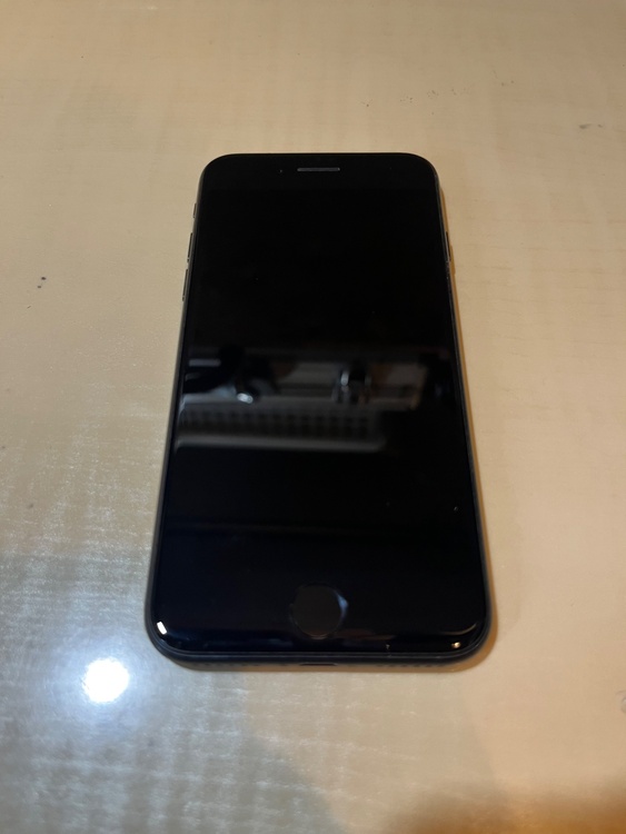 iPhone SE2 128GB ブラック（スマホ）の商品画像 - 査定依頼日：2026年8月20日 - 最高査定価格：9,000円