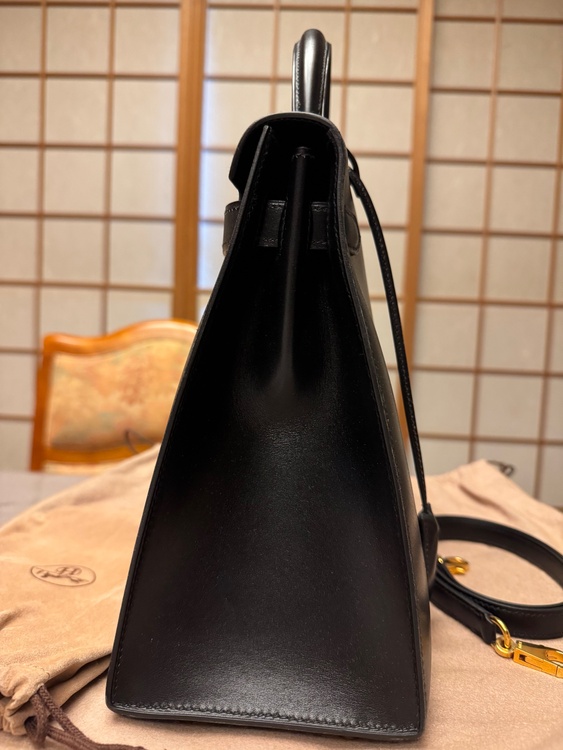  黒ケリーバッグ32cm （ブランドバッグ）の商品画像 - 査定依頼日：2025年12月16日 - 最高査定価格：1,250,000円