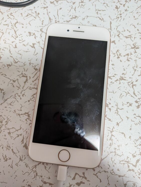 iPhone7  （スマホ）の商品画像 - 査定依頼日：2025年11月1日 - 最高査定価格：4,000円