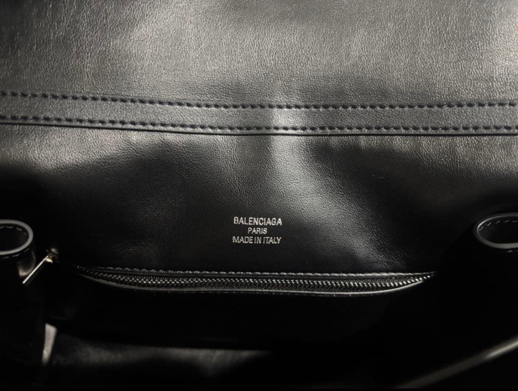 BALENCIAGA ロデオ　ミディアム（ブランドバッグ）の商品画像 - 査定依頼日：2026年3月21日 - 最高査定価格：330,000円