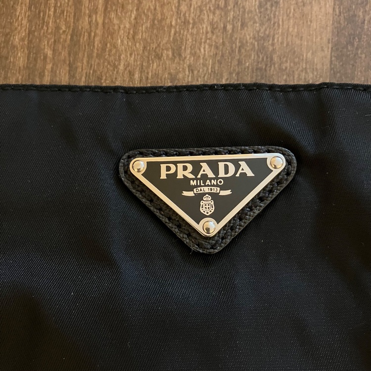 プラダ　メンズ　ショルダーバッグ（ブランドバッグ）の商品画像 - 査定依頼日：2025年11月10日 - 最高査定価格：38,000円