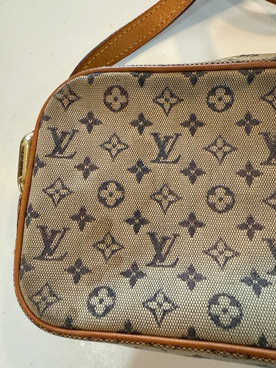 ショルダーバック（ブランドバッグ）の商品画像 - 査定依頼日：2025年5月3日 - 最高査定価格：5,000円