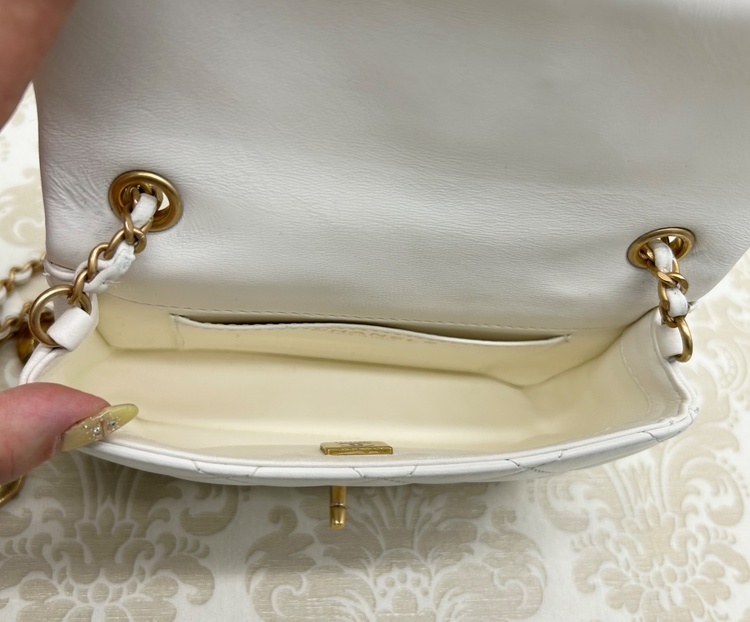 CHANEL ハートチャーム ミニマトラッセ ホワイト（ブランドバッグ）の商品画像 - 査定依頼日：2026年5月29日 - 最高査定価格：260,000円