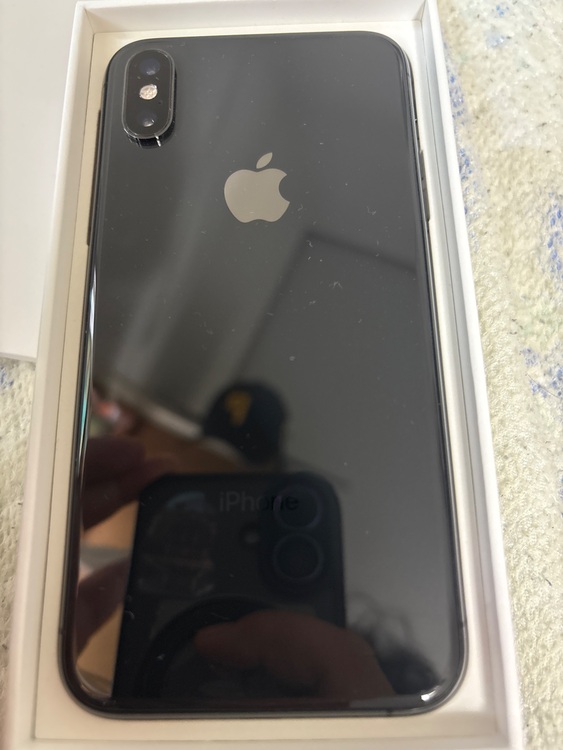 iPhoneXS 512GB au（スマホ）の商品画像 - 査定依頼日：2025年7月9日 - 最高査定価格：18,000円