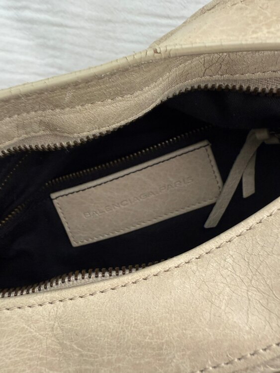 バレンシアガ シティ（ブランドバッグ）の商品画像 - 査定依頼日：2025年5月29日 - 最高査定価格：90,000円