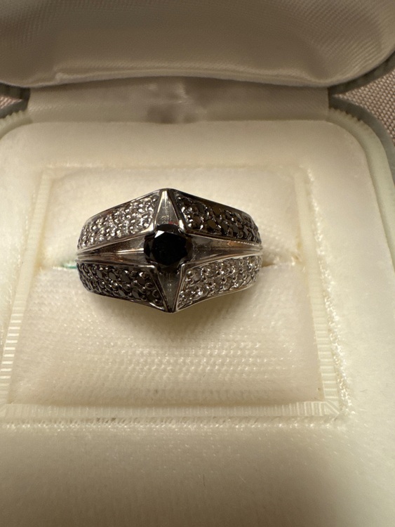 サファイヤ、ダイヤモンド、プラチナ、デザインリング（宝石）の商品画像 - 査定依頼日：2025年9月17日 - 最高査定価格：150,000円