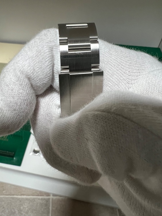 オイスターパーペチュアル41mm グリーン（高級時計）の商品画像 - 査定依頼日：2026年2月22日 - 最高査定価格：1,500,000円