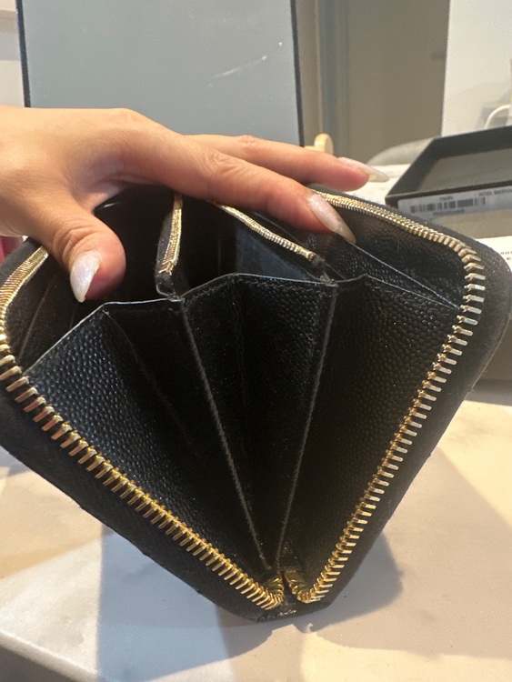 358094（ブランド財布・小物）の商品画像 - 査定依頼日：2025年9月28日 - 最高査定価格：13,000円