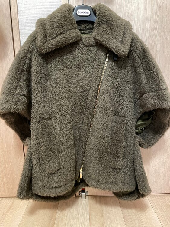 MaxMara テディベアケープ（古着・ファッション）の商品画像 - 査定依頼日：2024年12月8日 - 最高査定価格：70,000円