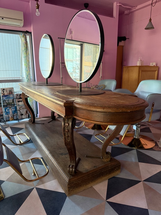 ヨーロッパアンティークテーブル（美術品・骨董品）の商品画像 - 査定依頼日：2026年3月27日 - 最高査定価格：20,000円