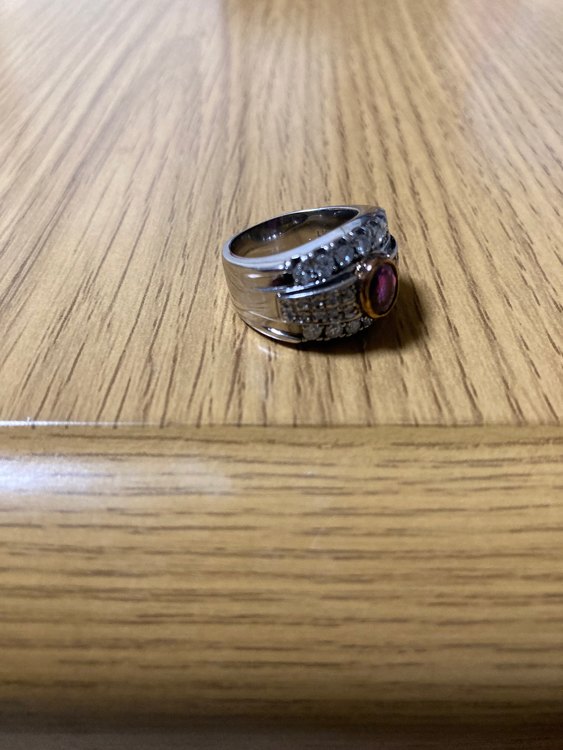 プラチナルビーダイヤ指輪（宝石）の商品画像 - 査定依頼日：2023年10月6日 - 最高査定価格：100,000円