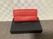 ボッテガ財布（ブランド財布・小物）の商品画像 - 査定依頼日：2024年5月20日 - 最高査定価格：10,000円