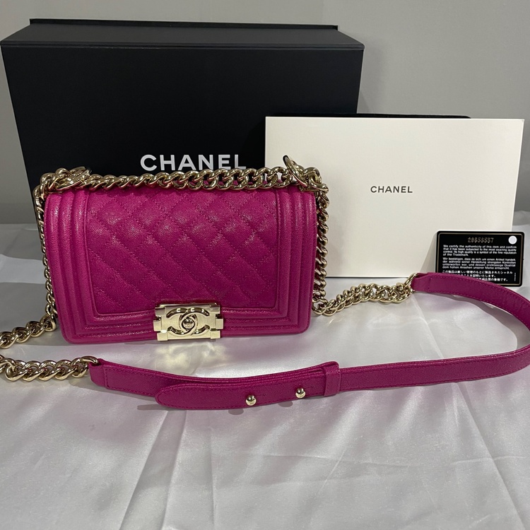 CHANELボーイシャネル マトラッセフューシャピンク/マゼンタ キャビアスキン（ブランドバッグ）の商品画像 - 査定依頼日：2025年12月13日 - 最高査定価格：450,000円