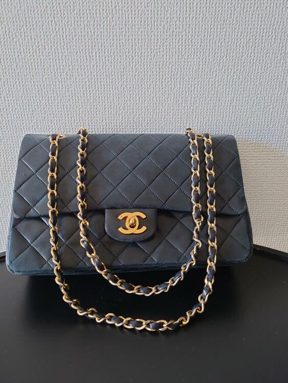 ダブルフラップマトラッセ/型番A01112（ブランドバッグ）の商品画像 - 査定依頼日：2025年7月13日 - 最高査定価格：300,000円