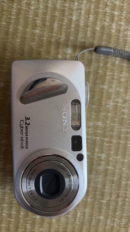 cyber- shot（カメラ）の商品画像 - 査定依頼日：2025年8月29日 - 最高査定価格：230円