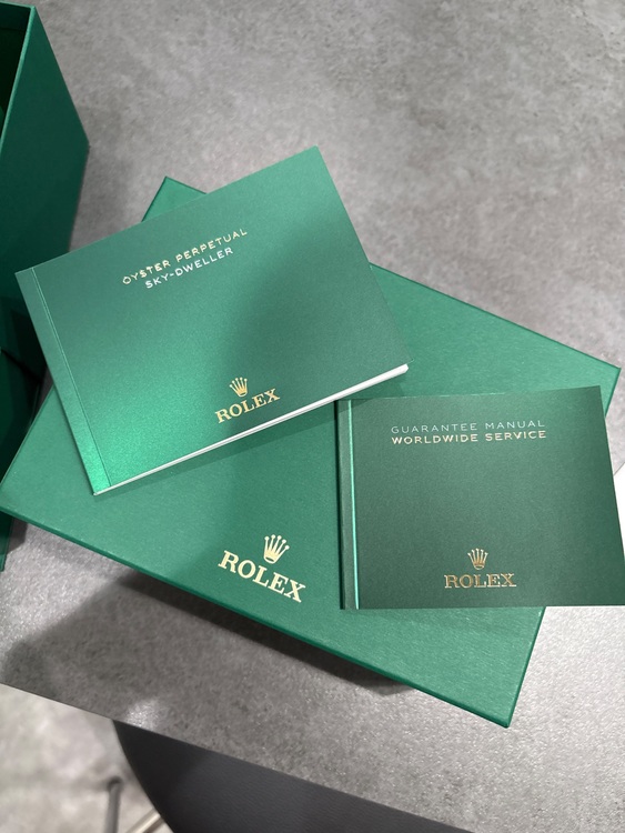 ロレックス スカイドゥエラー 32693（高級時計）の商品画像 - 査定依頼日：2025年6月24日 - 最高査定価格：2,750,000円