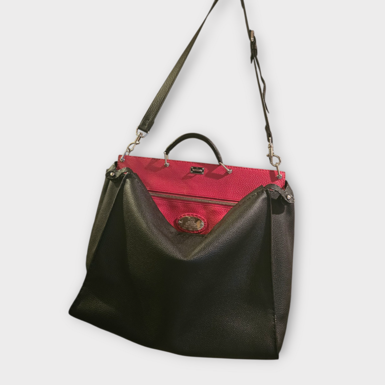 フェンディ ピーカブー大 セレリア黒赤 メンズハンドバッグ ビジネスバッグ 極美（ブランドバッグ）の商品画像 - 査定依頼日：2025年8月21日 - 最高査定価格：100,000円