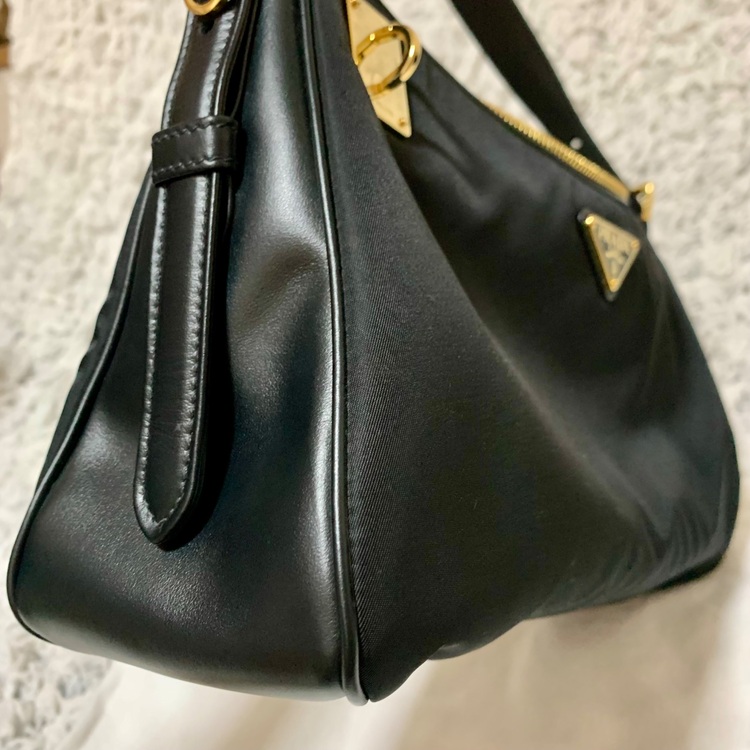 PRADA エメ パドロック付 ラージ Re-Nylon xレザー（ブランドバッグ）の商品画像 - 査定依頼日：2025年9月13日 - 最高査定価格：190,000円