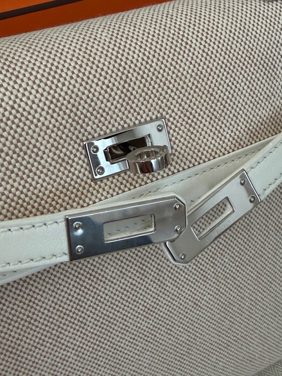 エルメス ケリー （ブランドバッグ）の商品画像 - 査定依頼日：2025年11月30日 - 最高査定価格：100,000円