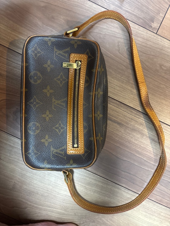 M51828（ブランドバッグ）の商品画像 - 査定依頼日：2026年4月13日 - 最高査定価格：52,000円