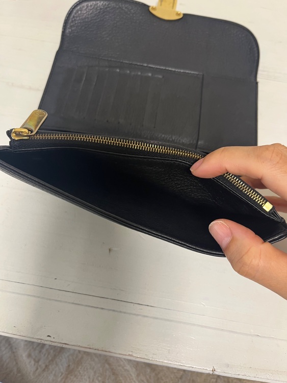 ルイヴィトン マヒナ ポルトフォイユ アメリア 長財布（ブランド財布・小物）の商品画像 - 査定依頼日：2025年9月14日 - 最高査定価格：8,000円