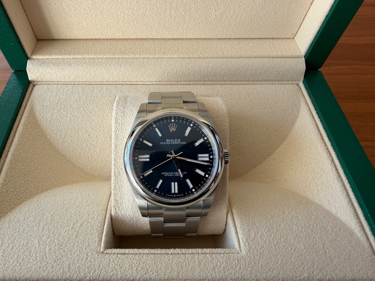 ロレックス パーペチュアル 12430（高級時計）の商品画像 - 査定依頼日：2025年11月15日 - 最高査定価格：1,210,000円